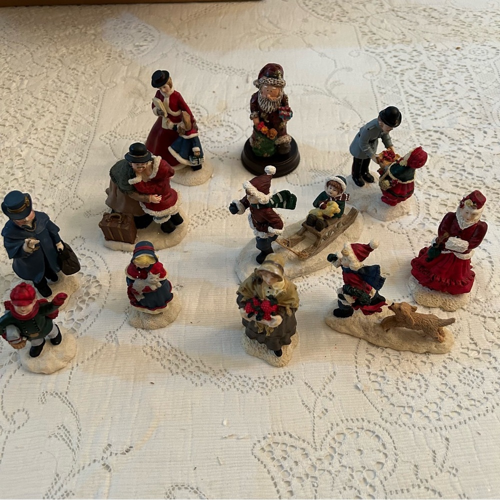 Vintage Village Square Collector Pieces